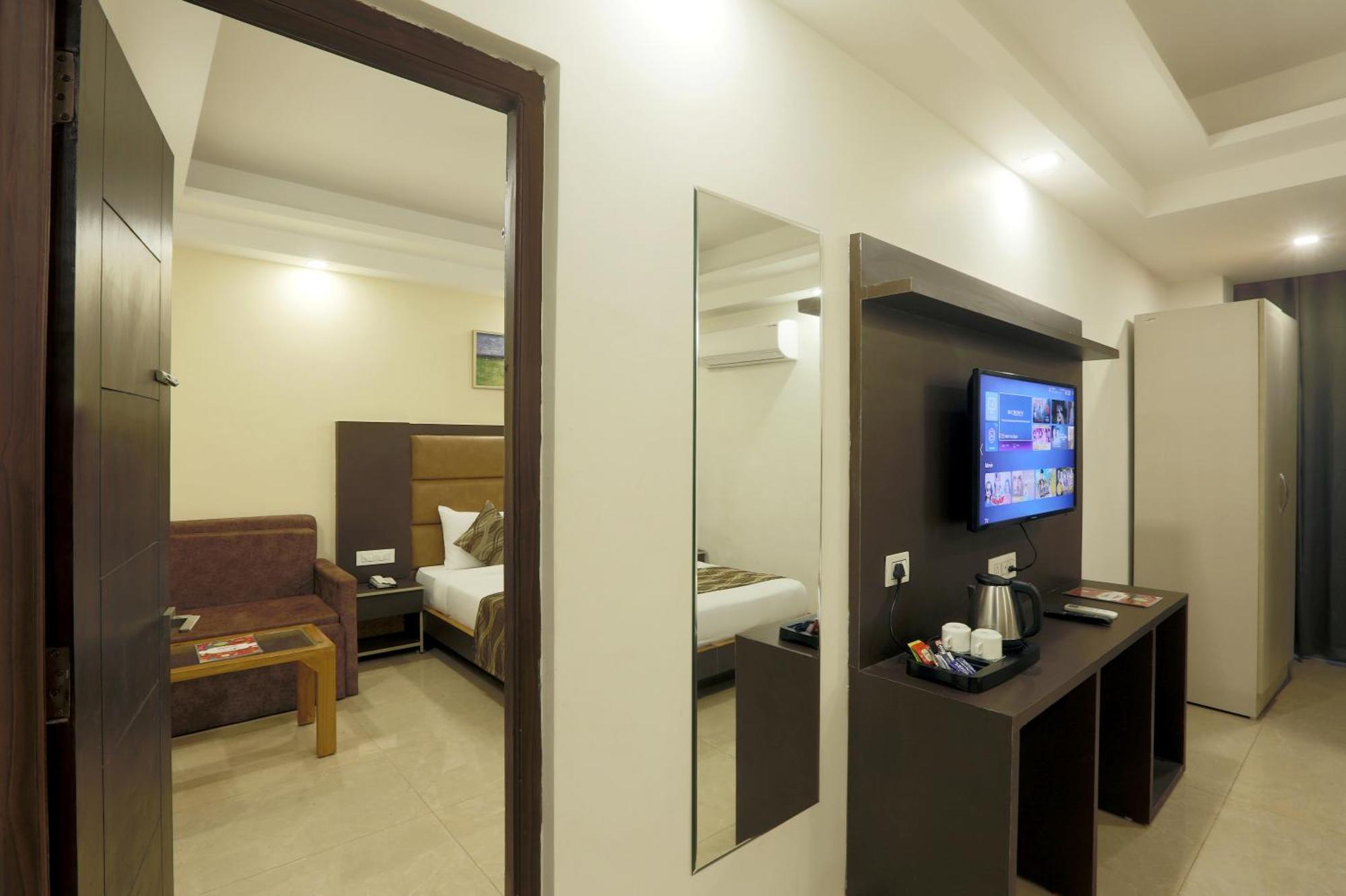 Hotel Deluxe Stay Inn - Near Delhi Airport Nueva Delhi Exterior foto