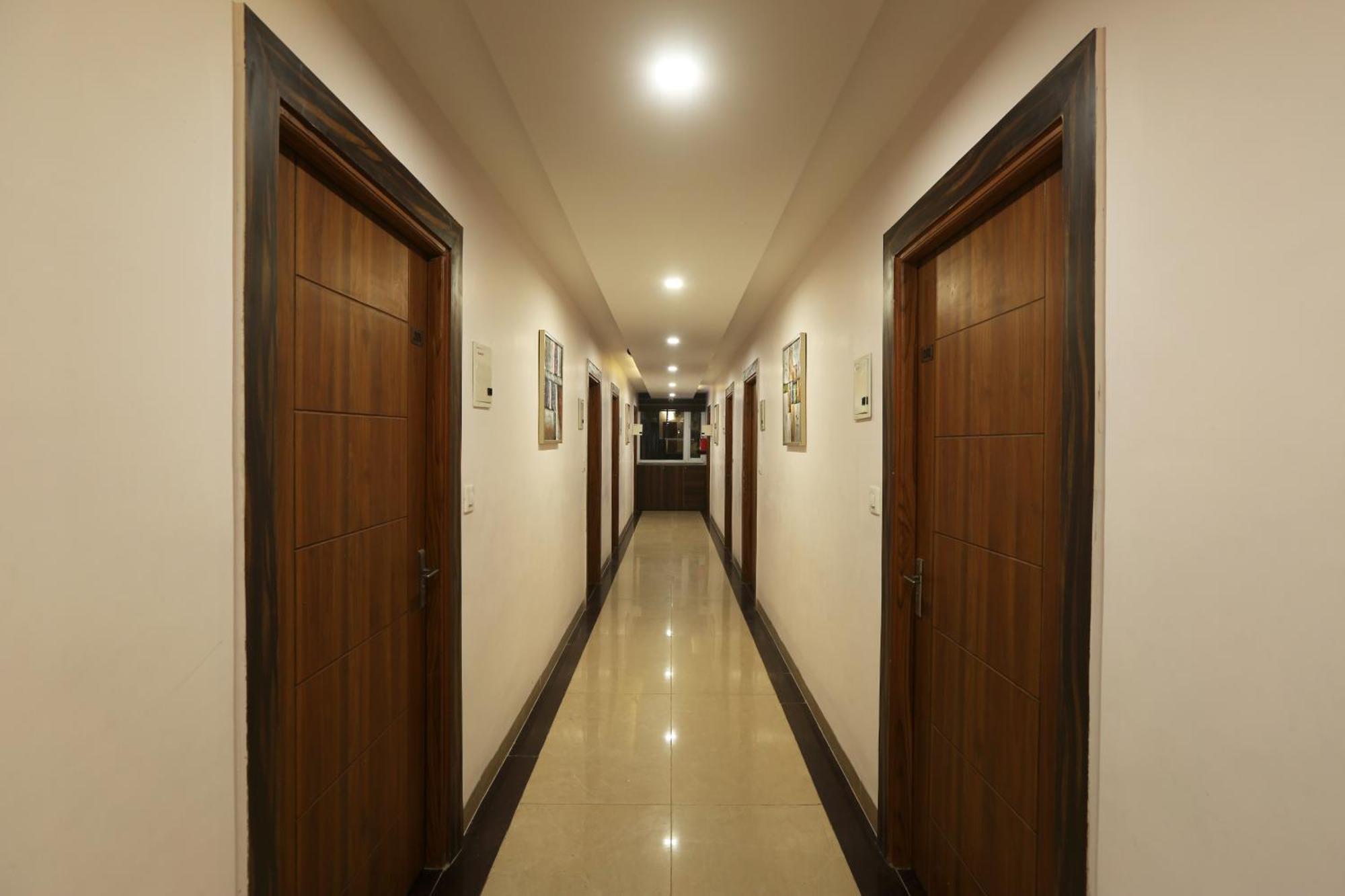 Hotel Deluxe Stay Inn - Near Delhi Airport Nueva Delhi Exterior foto