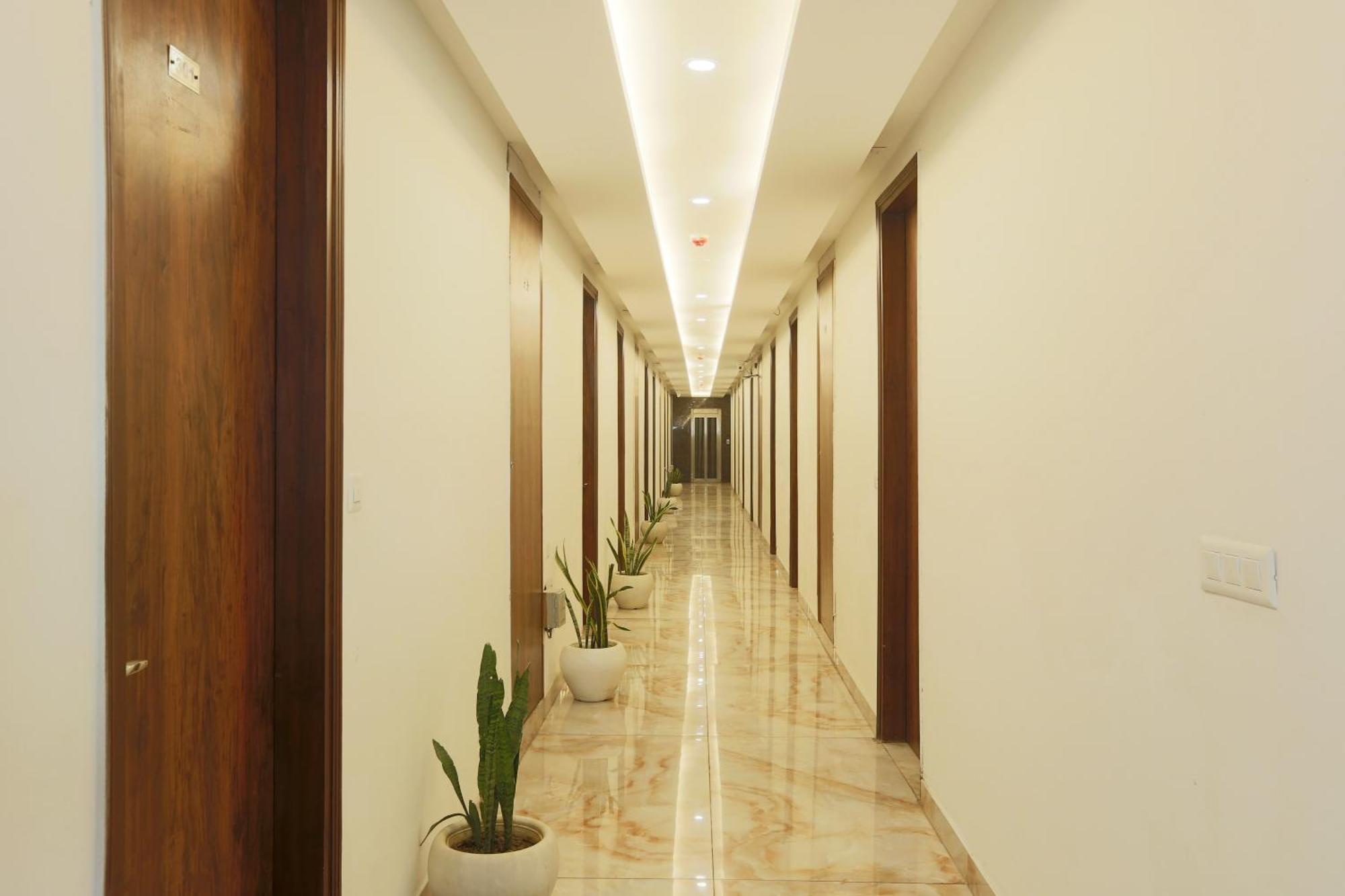 Hotel Deluxe Stay Inn - Near Delhi Airport Nueva Delhi Exterior foto